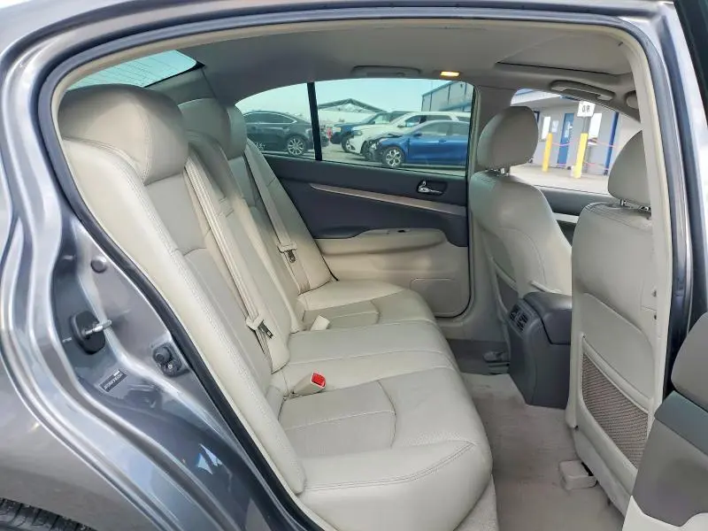 2015 INFINITI Q40 BASE  
