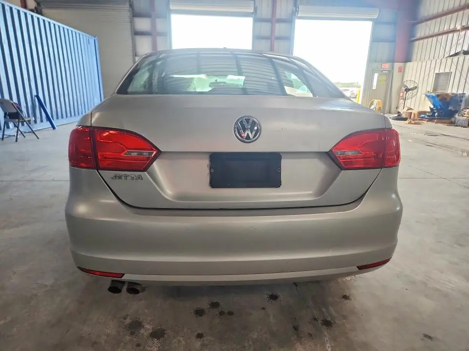 2011 VOLKSWAGEN JETTA BASE  