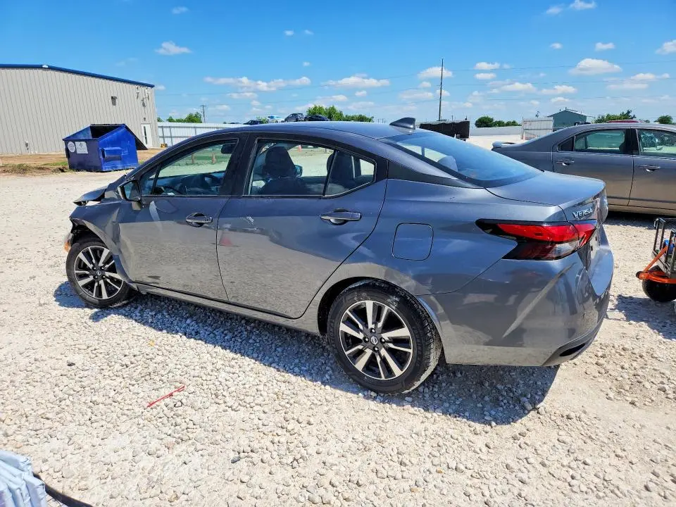 2022 NISSAN VERSA SV  