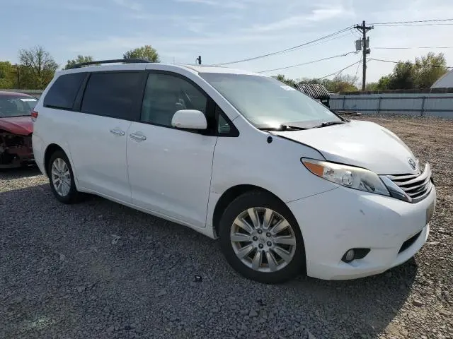 2014 TOYOTA SIENNA XLE  