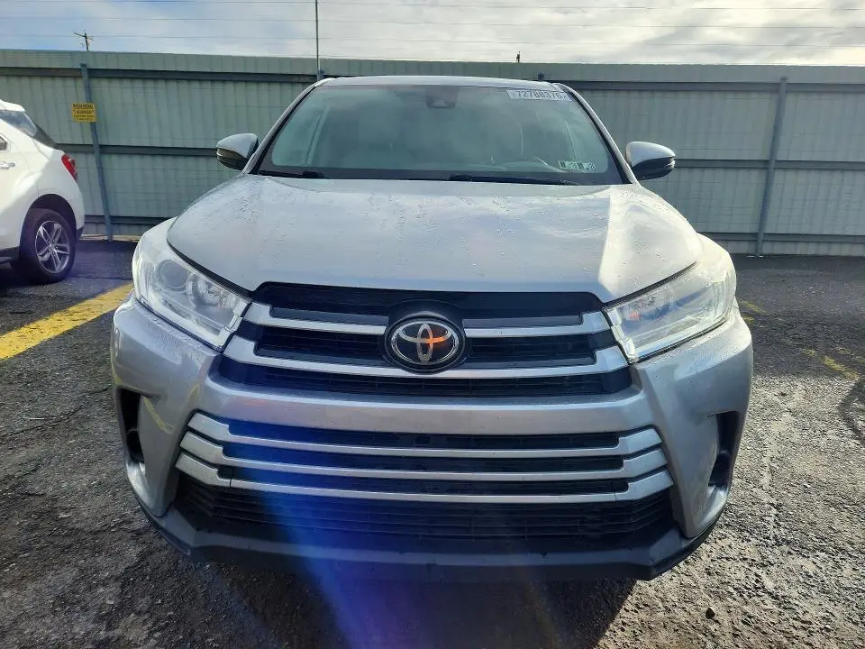 2019 TOYOTA HIGHLANDER LE  
