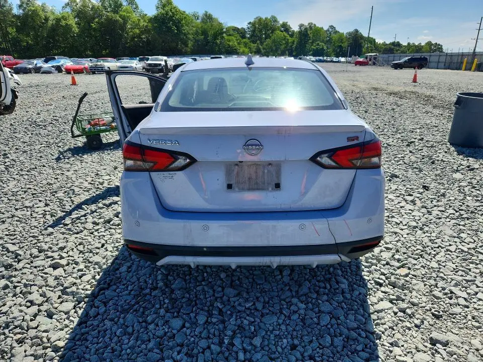 2023 NISSAN VERSA SR  