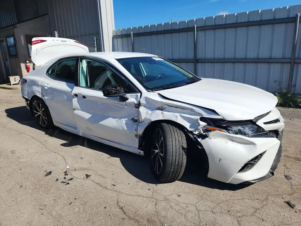 2019 TOYOTA CAMRY SE  