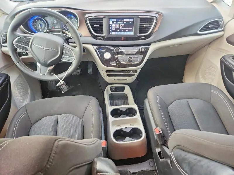 2022 CHRYSLER VOYAGER LX  