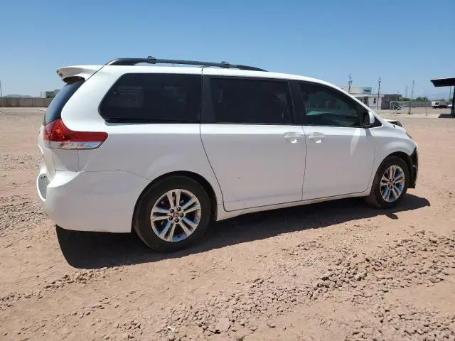 2011 TOYOTA SIENNA XLE  