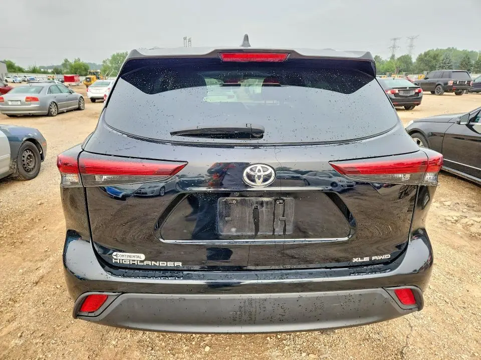 2024 TOYOTA HIGHLANDER XLE  
