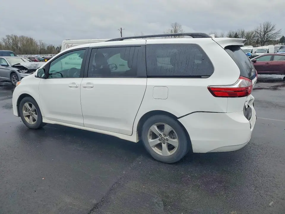 2020 TOYOTA SIENNA LE 8-PASSENGER  