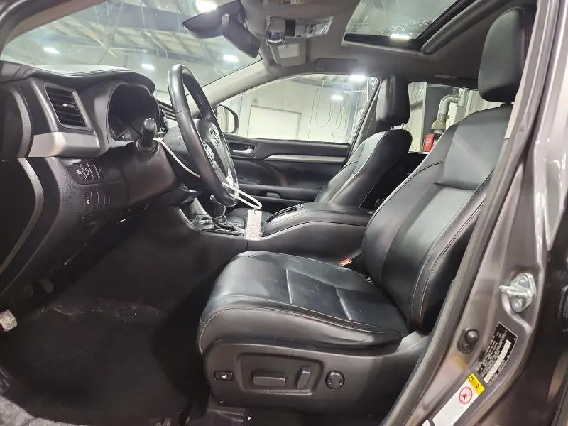 2018 TOYOTA HIGHLANDER SE  