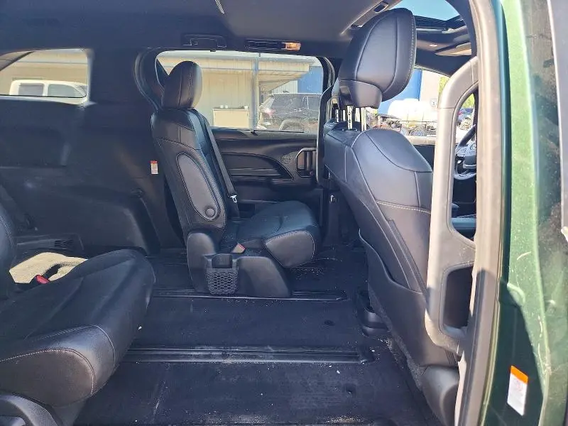 2025 TOYOTA SIENNA WOODLAND EDITION  
