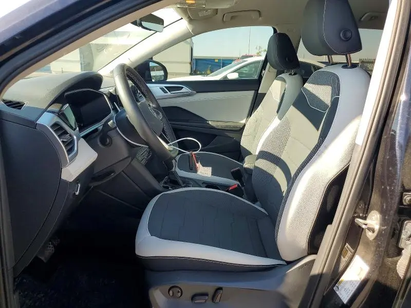 2025 VOLKSWAGEN TAOS SE  