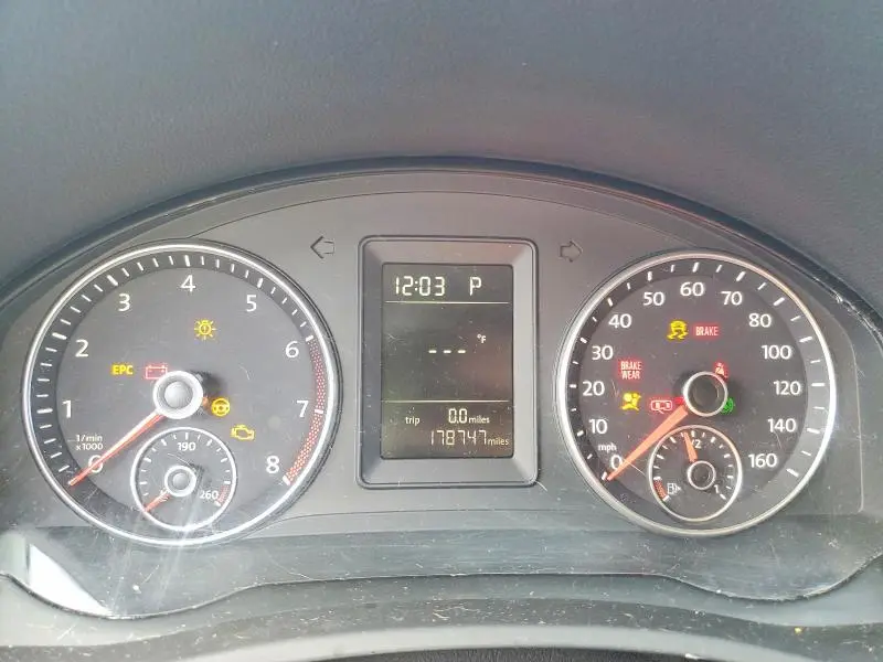 2010 VOLKSWAGEN JETTA SE  