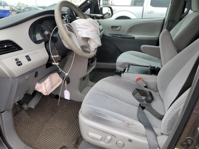 2013 TOYOTA SIENNA LE