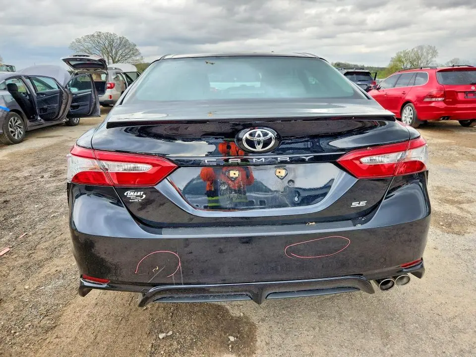 2018 TOYOTA CAMRY SE  