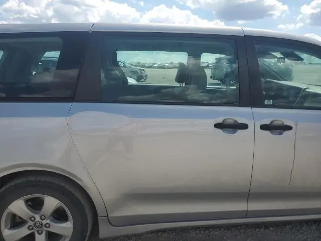 2018 TOYOTA SIENNA L  