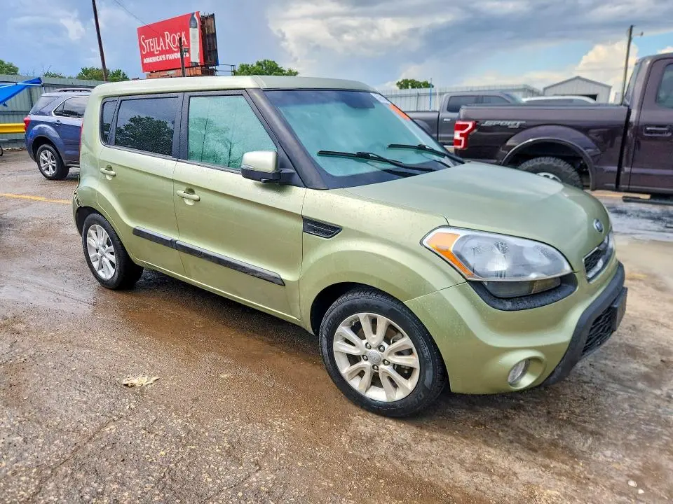 2013 KIA SOUL +  