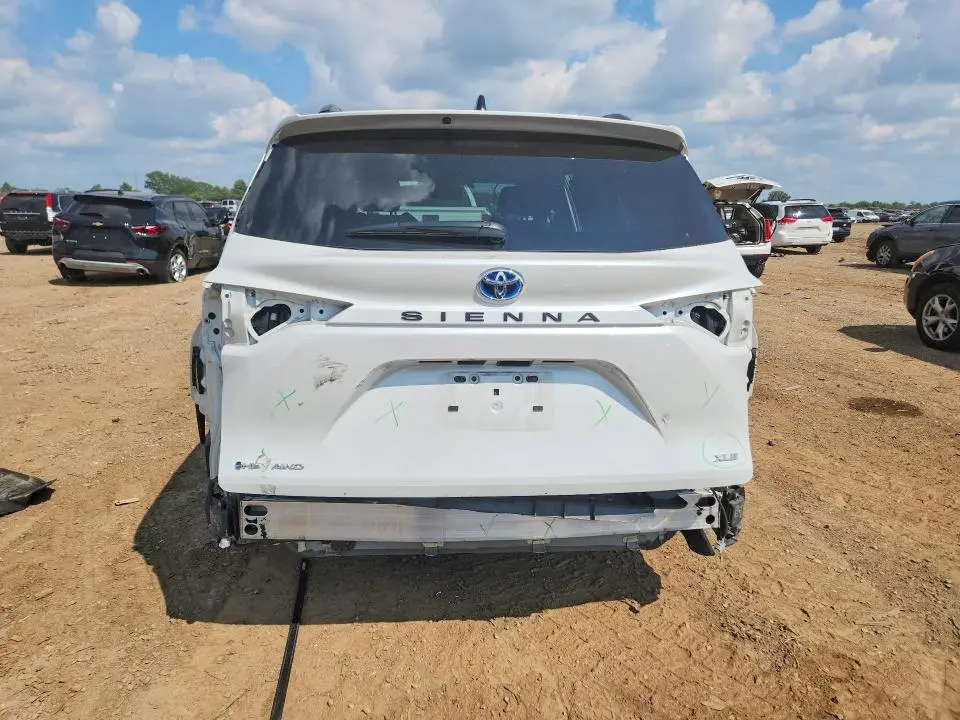 2025 TOYOTA SIENNA XLE 7-PASSENGER  