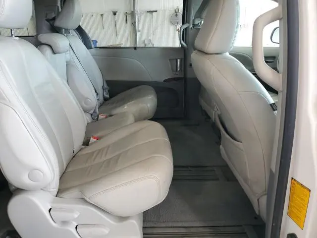 2012 TOYOTA SIENNA XLE  