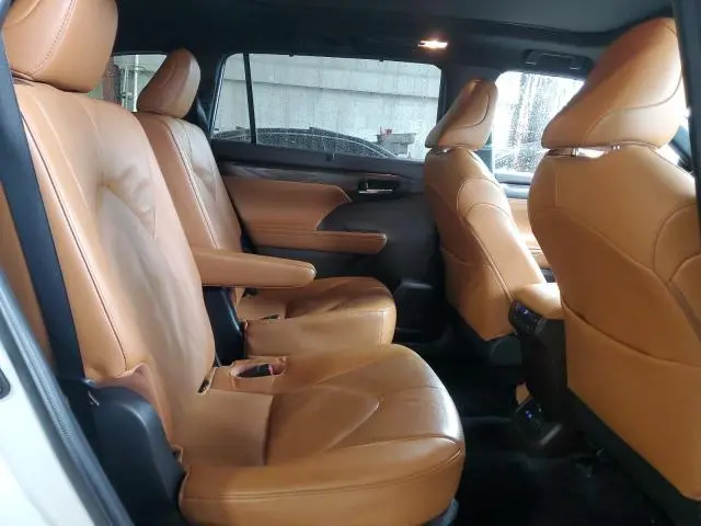 2022 TOYOTA HIGHLANDER HYBRID PLATINUM  