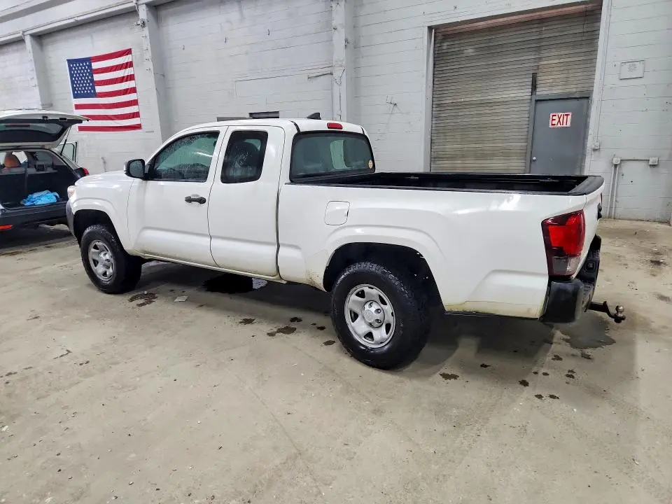 2018 TOYOTA TACOMA SR  