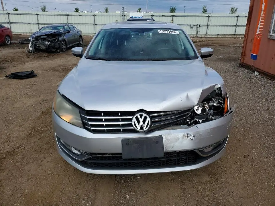 2013 VOLKSWAGEN PASSAT SE  
