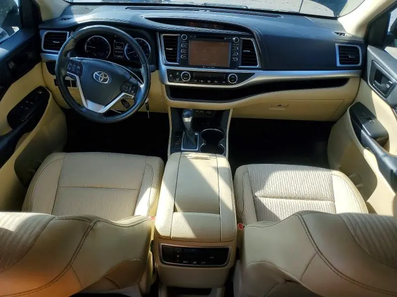 2019 TOYOTA HIGHLANDER LE  