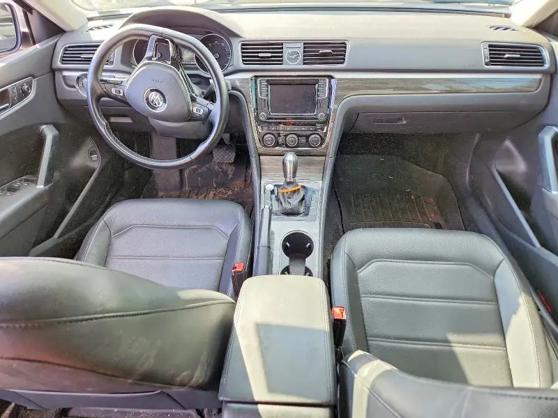 2016 VOLKSWAGEN PASSAT SE  