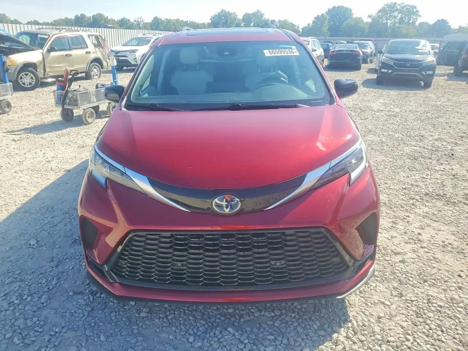 2021 TOYOTA SIENNA XSE  
