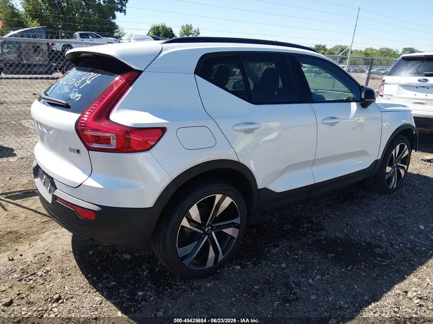 2025 VOLVO XC40 B5 PLUS DARK THEME