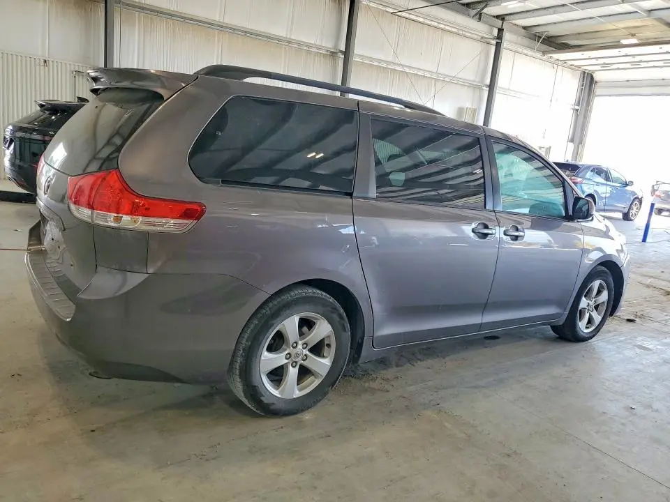 2011 TOYOTA SIENNA LE  