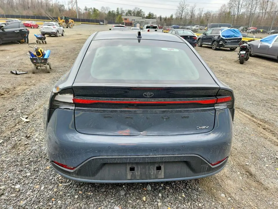 2025 TOYOTA PRIUS LE  