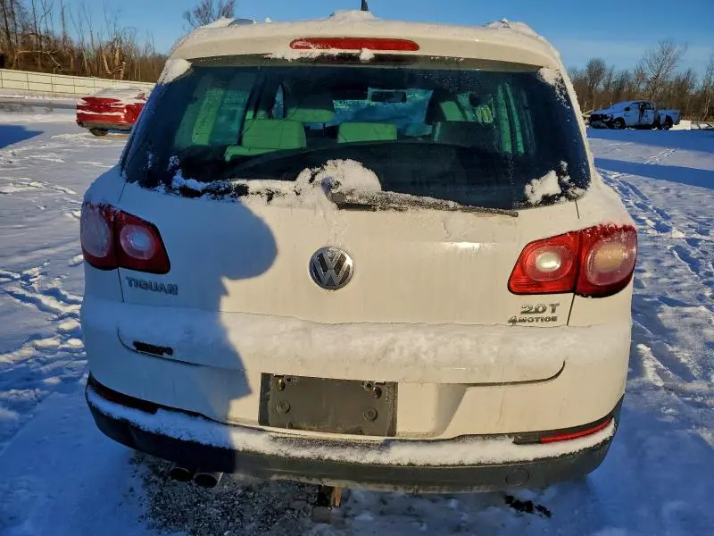 2011 VOLKSWAGEN TIGUAN S  