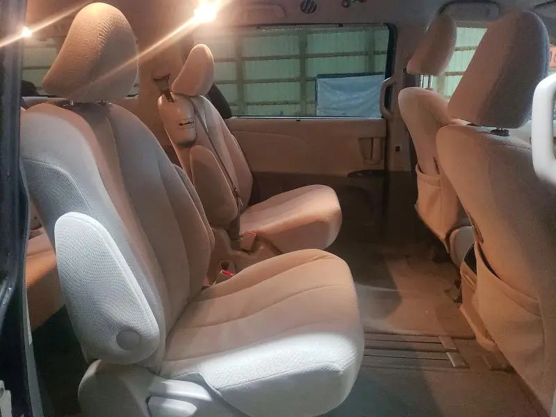 2011 TOYOTA SIENNA   