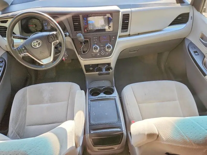 2015 TOYOTA SIENNA LE  