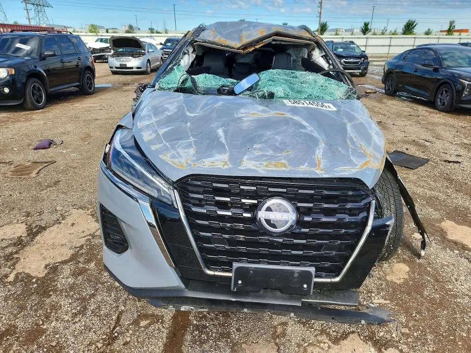 2024 NISSAN KICKS SR  