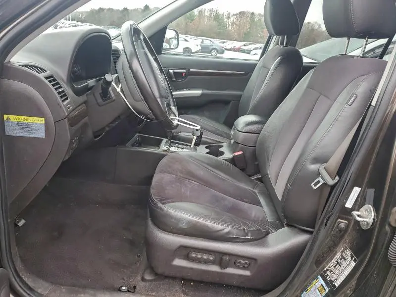 2011 HYUNDAI SANTA FE SE  