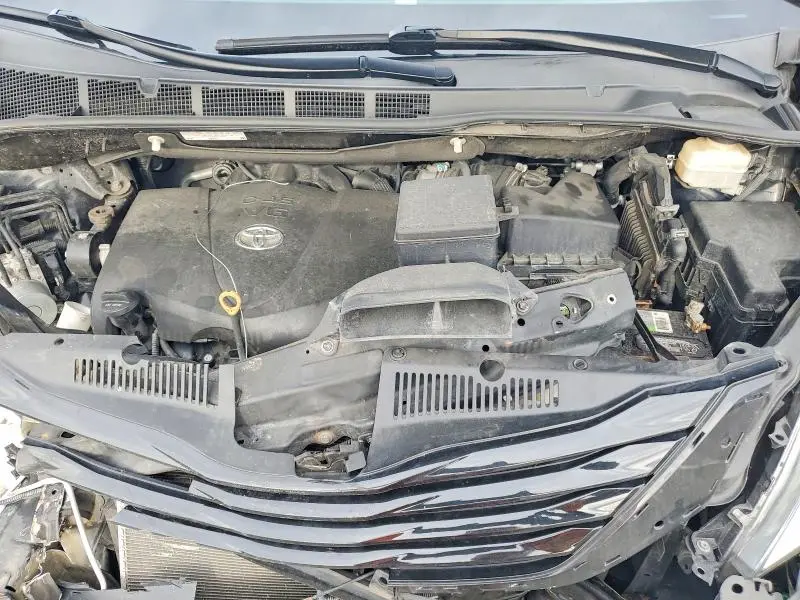 2017 TOYOTA SIENNA XLE  