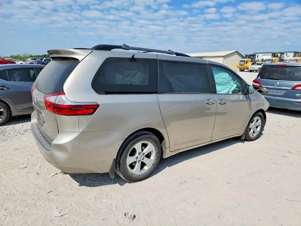 2016 TOYOTA SIENNA LE  