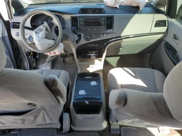 2014 TOYOTA SIENNA LE  