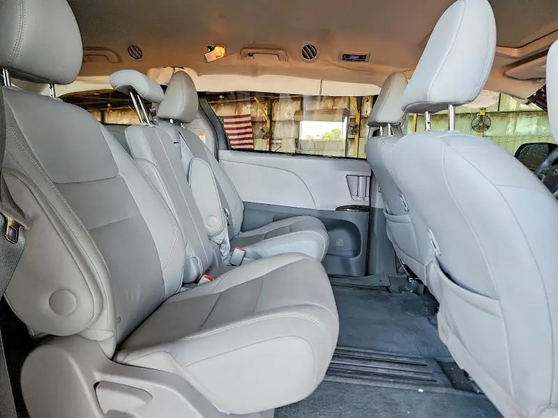 2017 TOYOTA SIENNA XLE 8-PASSENGER  