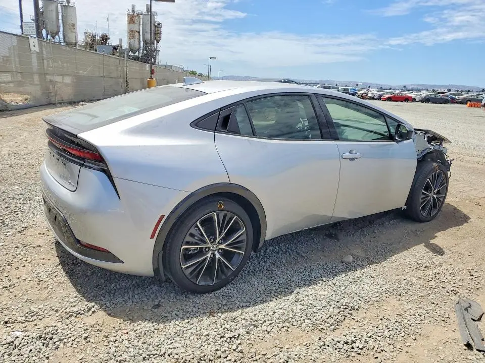 2025 TOYOTA PRIUS XLE  