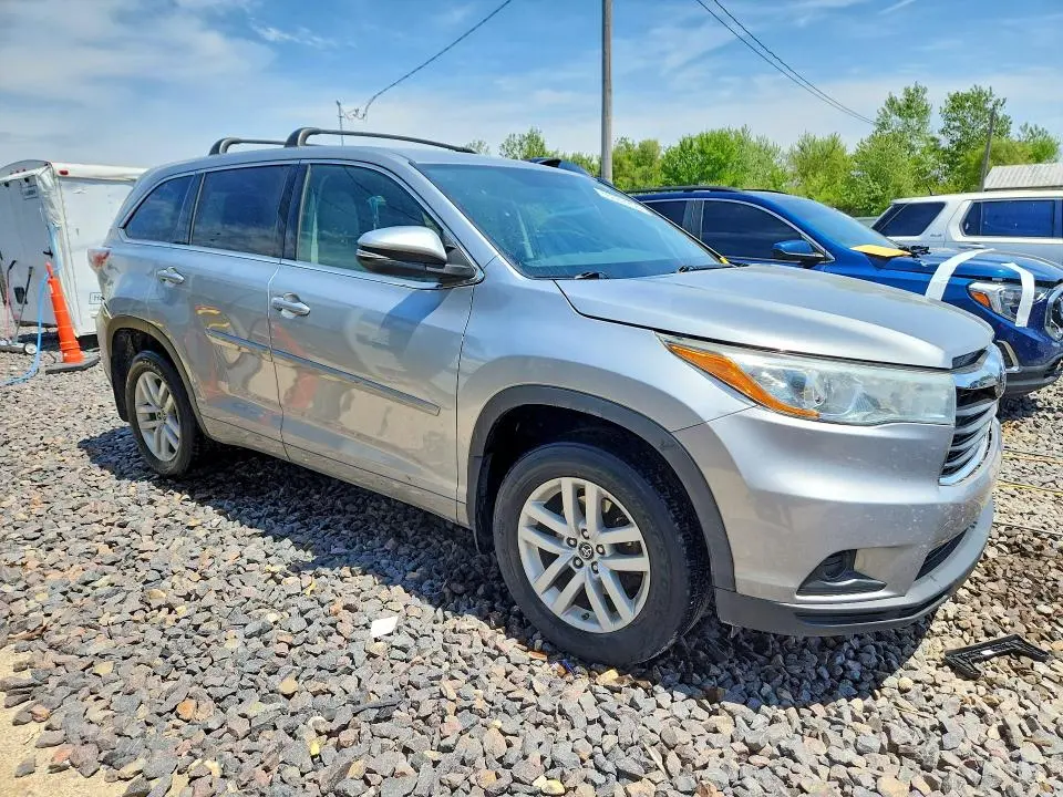 2016 TOYOTA HIGHLANDER LE  
