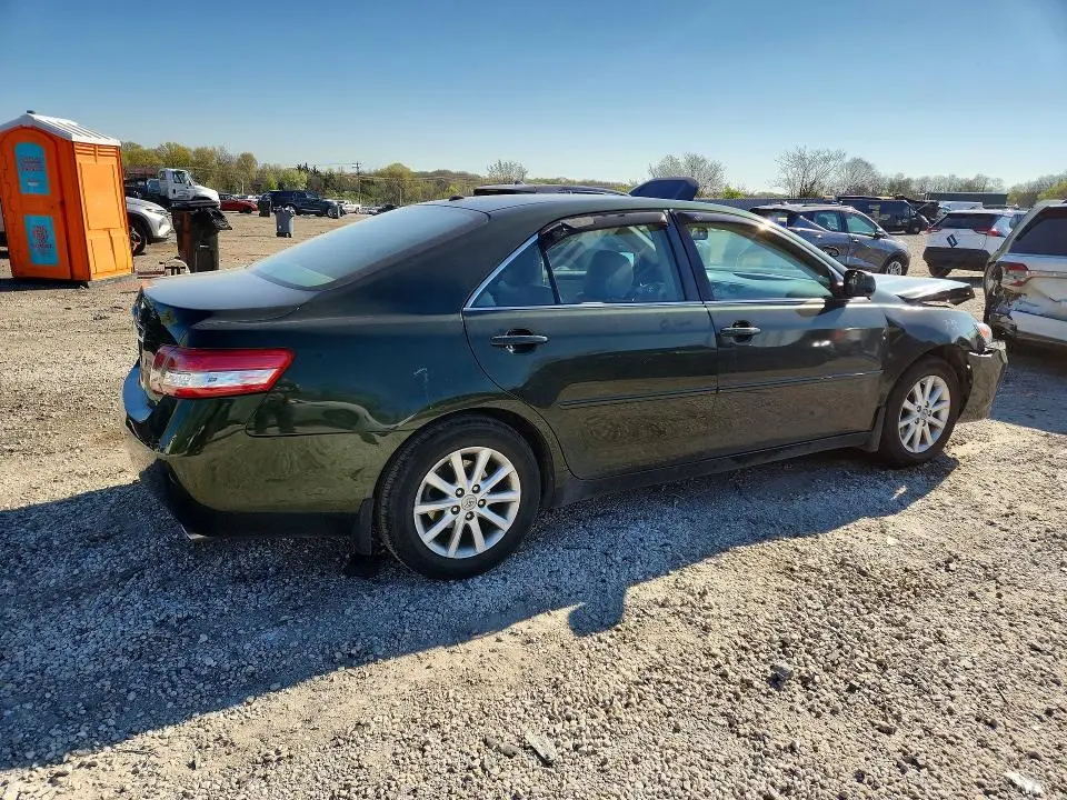 2011 TOYOTA CAMRY XLE V6  
