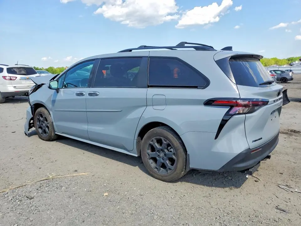 2025 TOYOTA SIENNA WOODLAND EDITION  