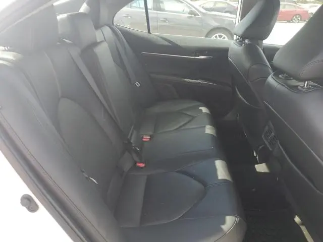 2020 TOYOTA CAMRY XLE  