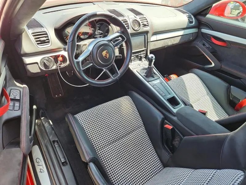 2016 PORSCHE CAYMAN GT4  