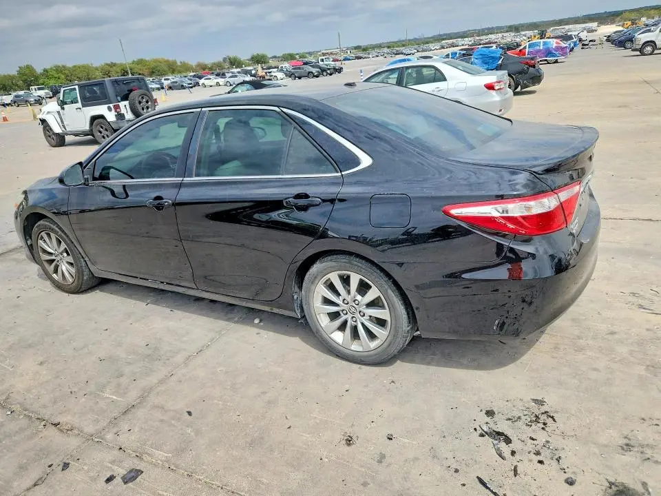 2016 TOYOTA CAMRY XLE  