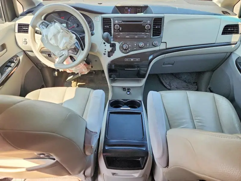 2011 TOYOTA SIENNA LE  