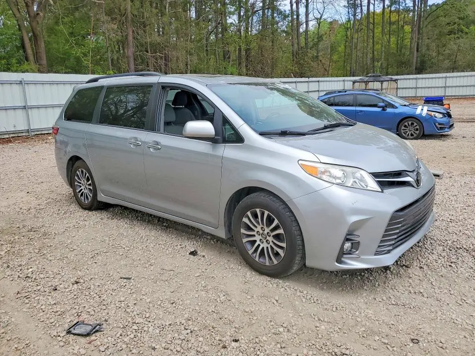 2019 TOYOTA SIENNA XLE 8-PASSENGER  