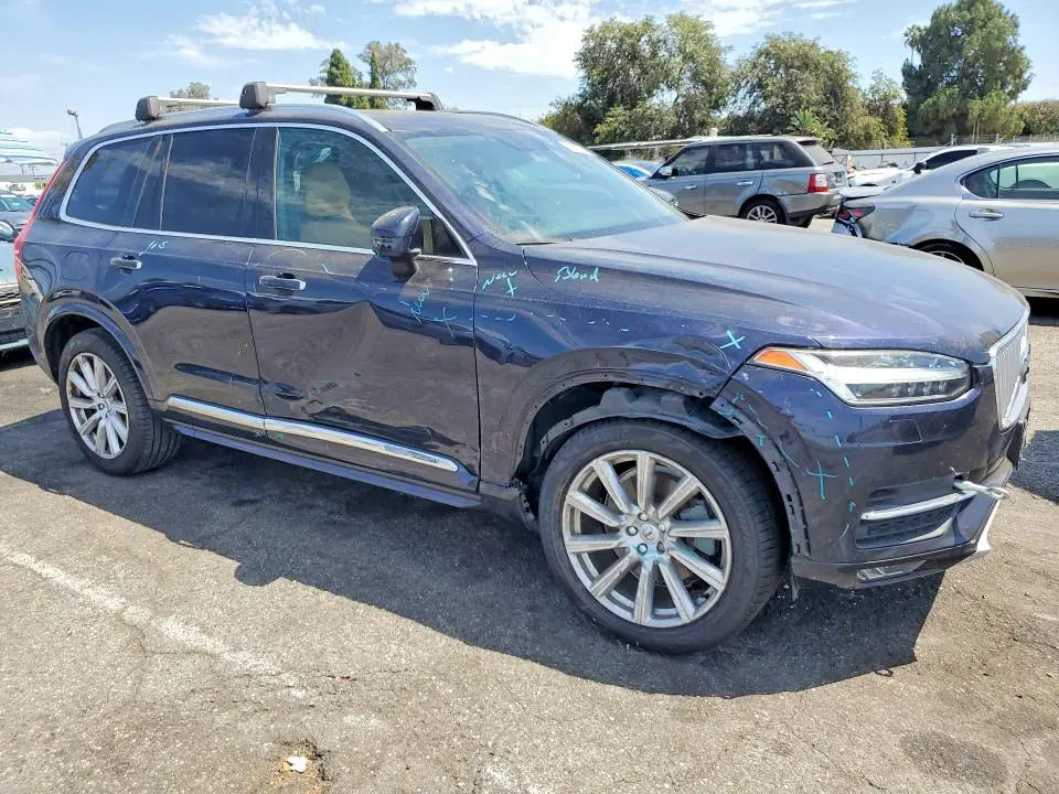2016 VOLVO XC90 T6  