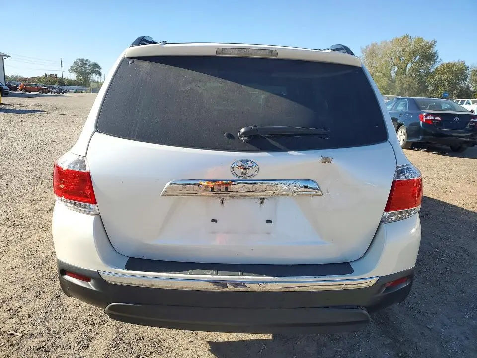 2013 TOYOTA HIGHLANDER SE  